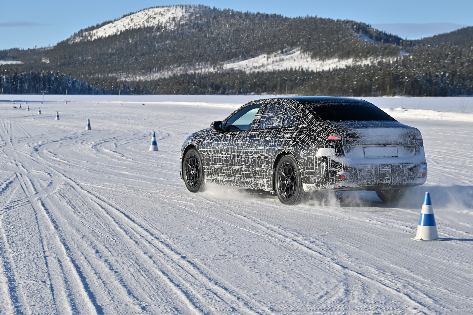 SMALL_P90631134_highRes